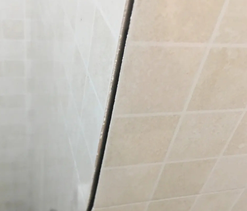 博白瓷砖空鼓维修公司分享阳台瓷砖脱落的修复过程可以分为以下几个步骤