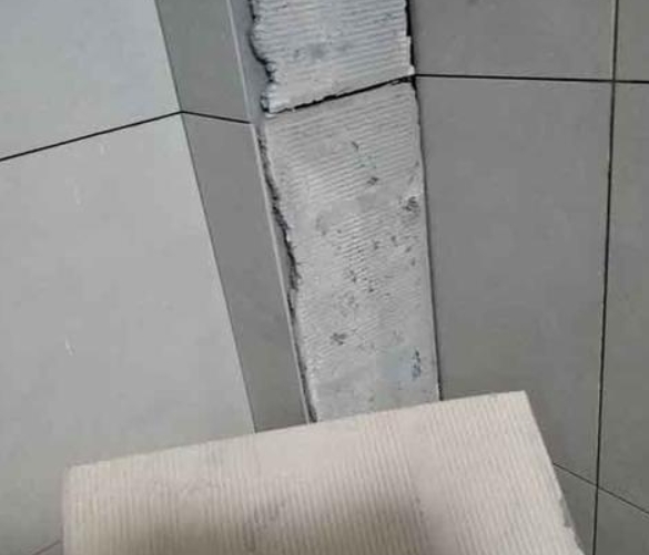博白瓷砖空鼓维修公司分享下厨房瓷砖脱落的补救措施。